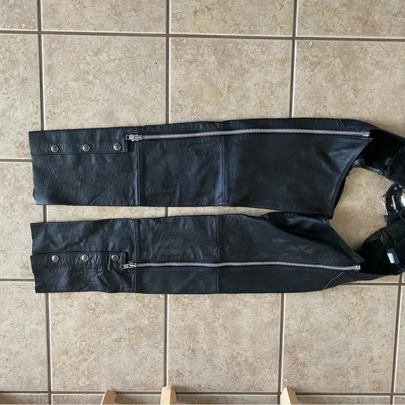 Women’s Authentic Harley Davidson Black Leather Chaps Like New Condition X Small - Picture 4 of 8
